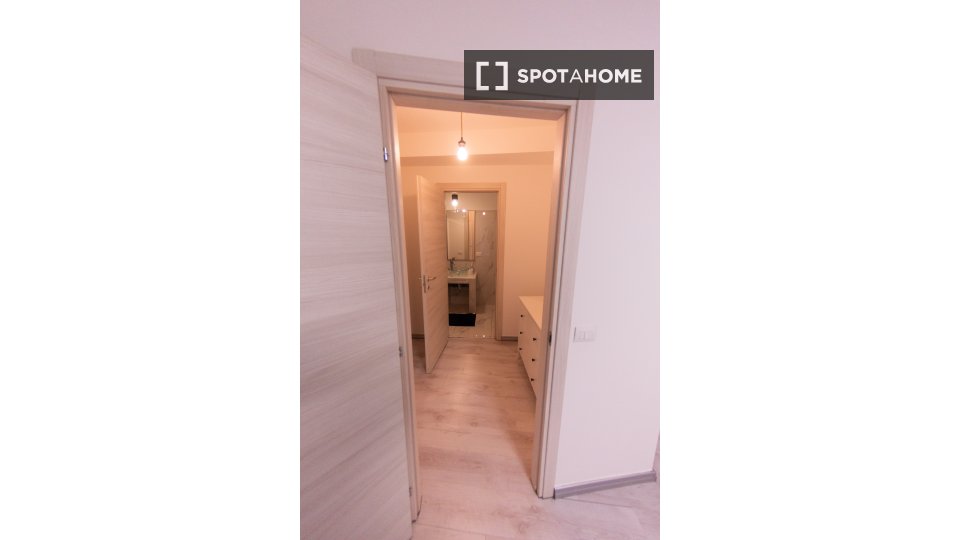 Double room Milan, 3 beds, 75m² — photo 11