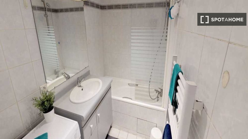 Double room Paris, 5 beds, 120m² — photo 6
