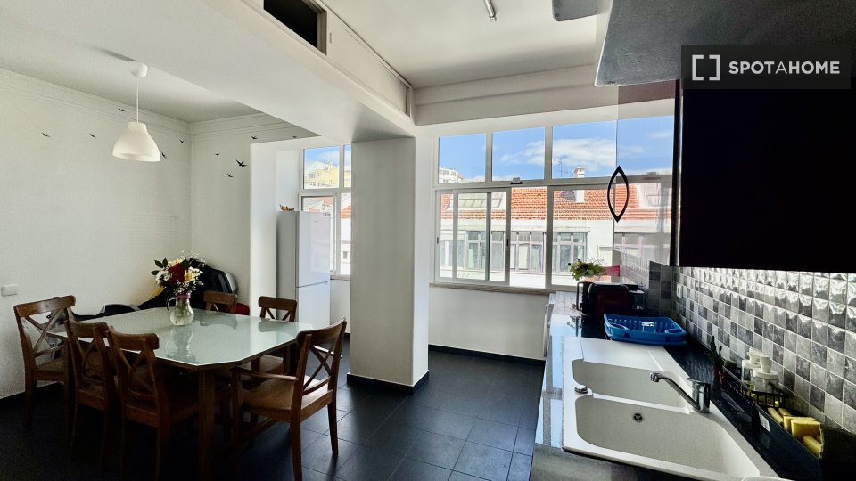 Double room Lisbon, 4 beds, 112m² — photo 1