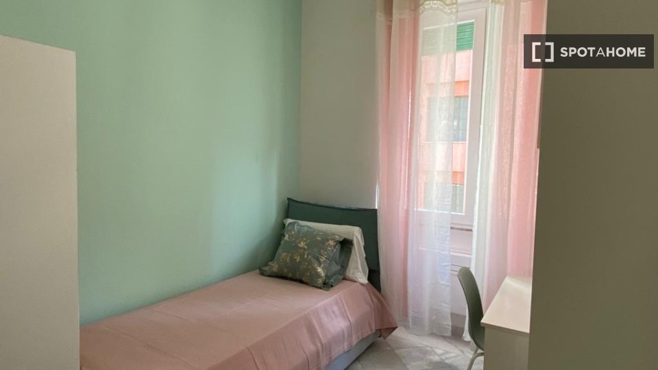 Double room Rome, 3 beds, 100m² — photo 13