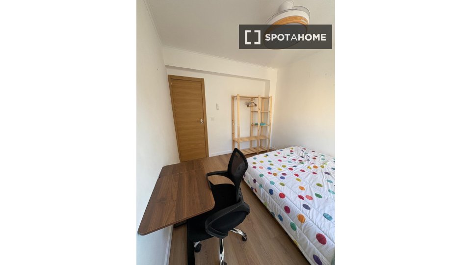 Double room Valencia, 5 beds, 70m² — photo 9