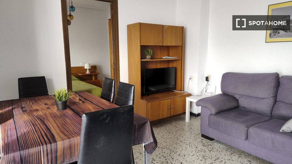 Apartment Alicante, 4 beds, 100m² — photo 6