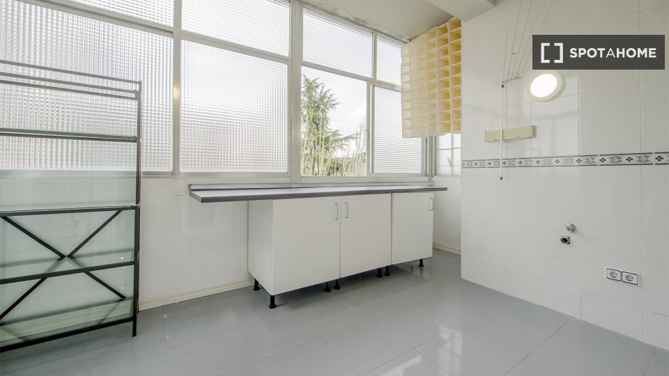 Double room Madrid, 8 beds, 240m² — photo 19
