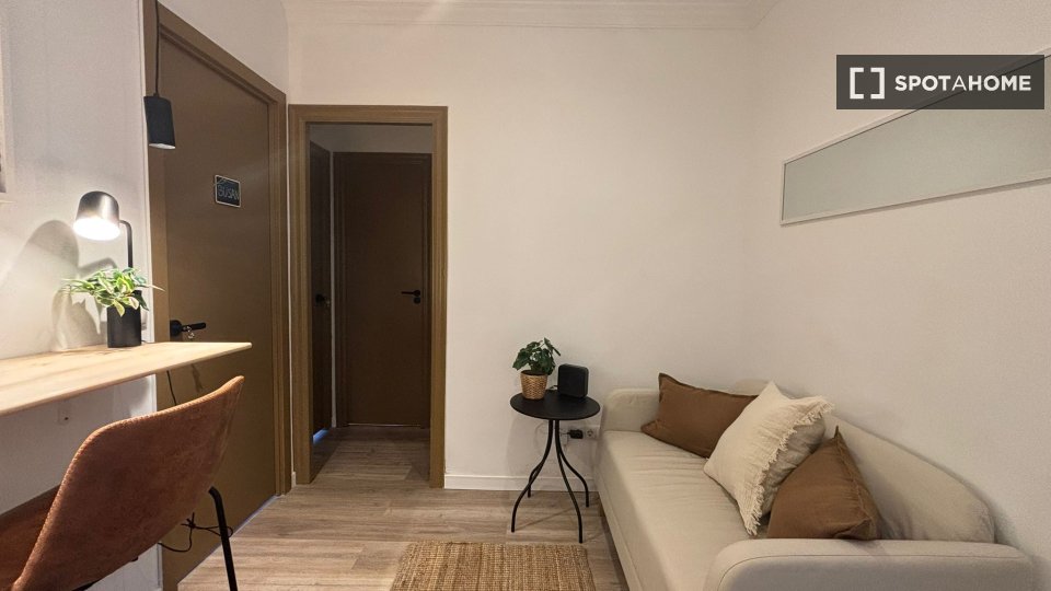 Double room Barcelona, 4 beds, 85m² — photo 14