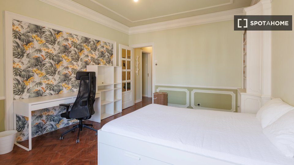 Double room Lisbon, 6 beds — photo 18