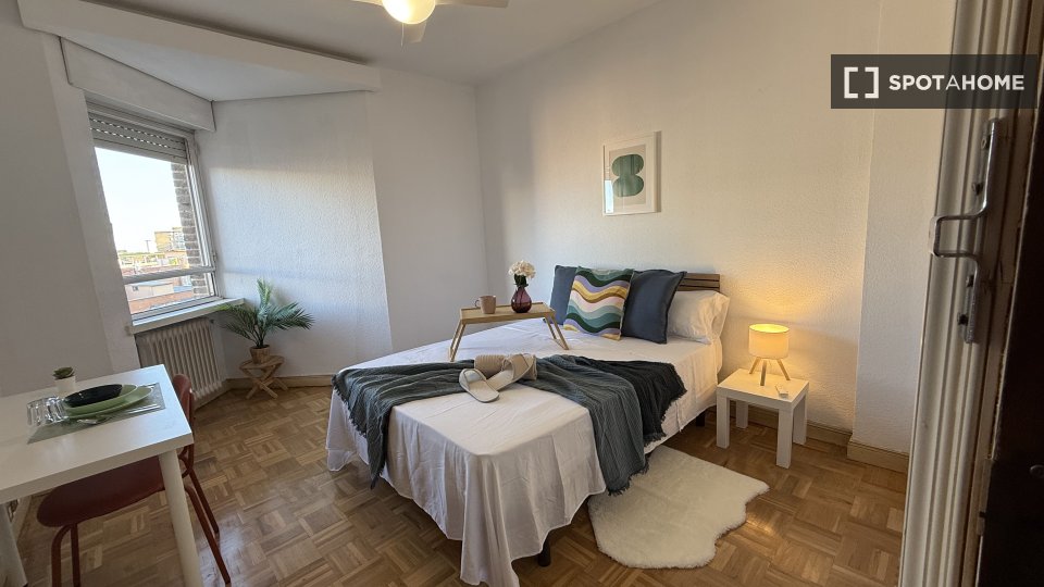 Double room Madrid, 6 beds — photo 2