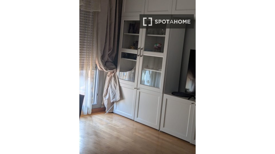 Double room Barcelona, 3 beds, 70m² — photo 2