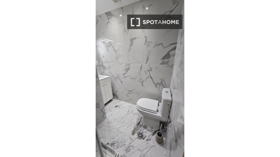 Double room Lisbon, 5 beds, 130m² — photo 3