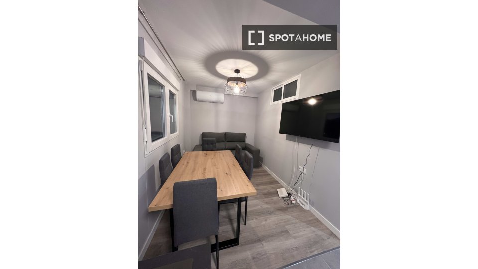 Double room Valencia, 5 beds, 100m² — photo 14