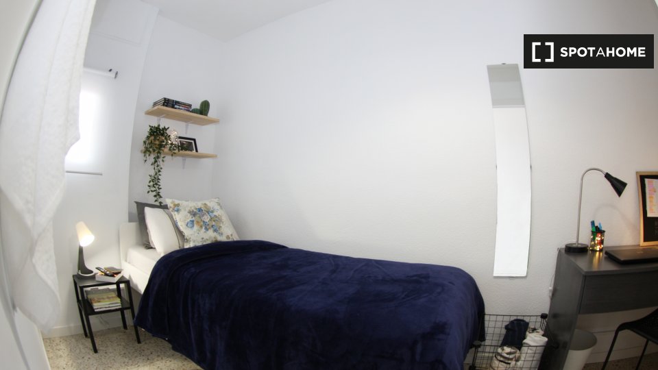 Double room Madrid, 5 beds, 100m² — photo 6