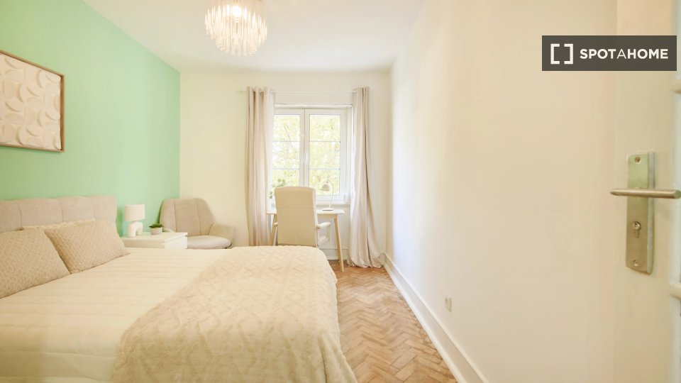 Double room Lisbon, 6 beds — photo 10