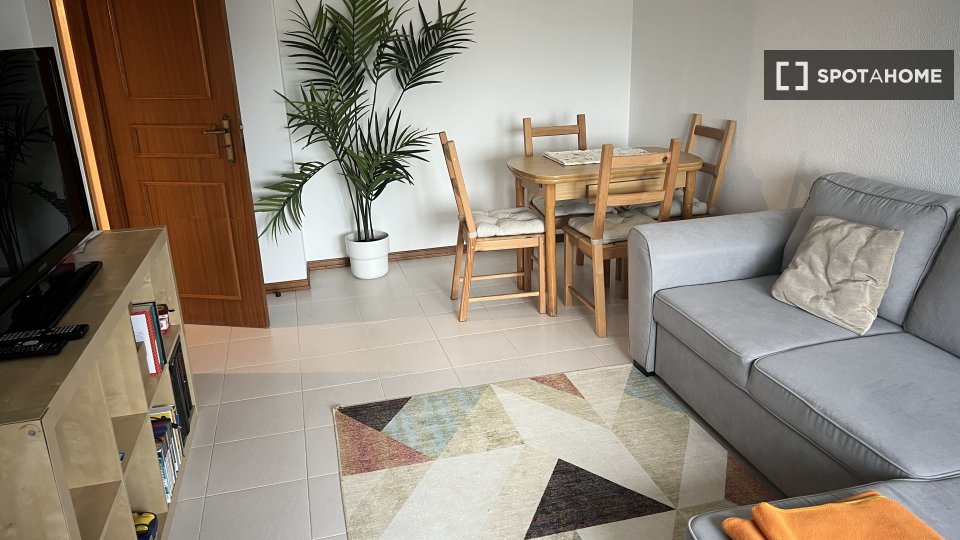 Apartment Lisbon, 2 beds, 69m² — photo 3