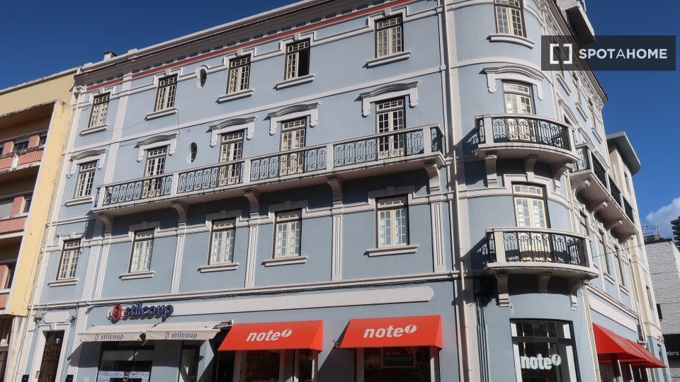 Apartment Coimbra, 4 beds, 200m² — photo 17