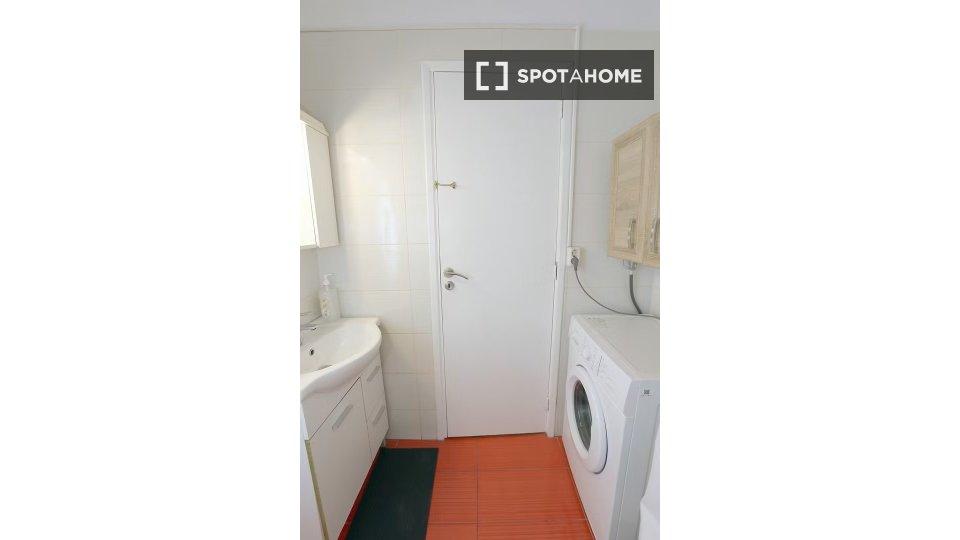 Double room Athens, 4 beds — photo 17