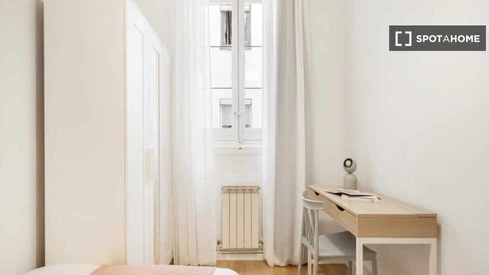 Double room Madrid, 7 beds — photo 36