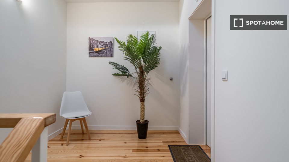 Apartment Lisbon, 2 beds, 126m² — photo 16