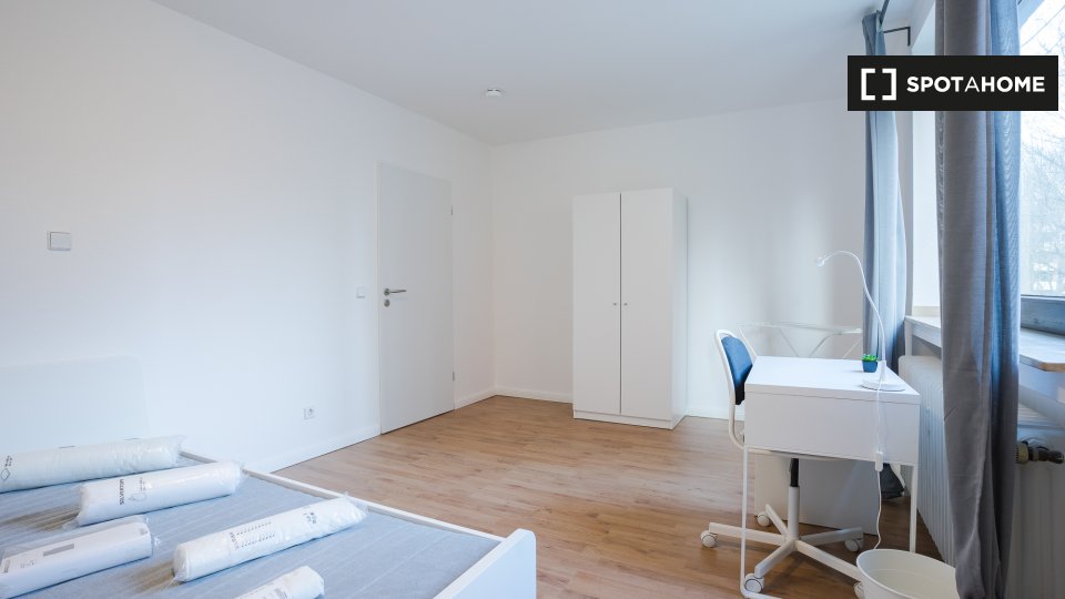 Double room Dusseldorf, 4 beds — photo 3