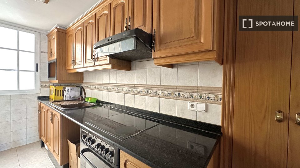 Double room Valencia, 3 beds, 90m² — photo 5