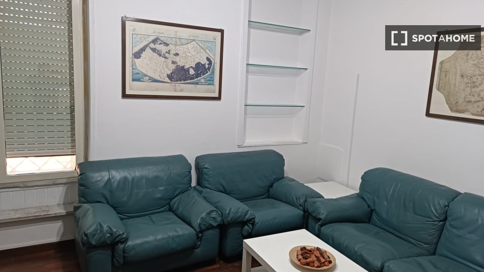 Double room Naples, 2 beds — photo 5