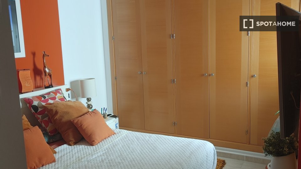 Double room Santa_Cruz_De_Tenerife, 2 beds, 85m² — photo 1