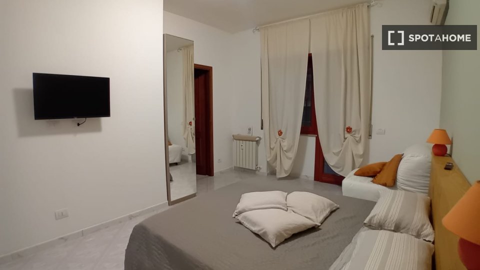 Double room Rome, 3 beds, 75m² — photo 79