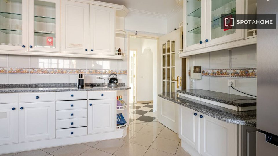 Double room Lisbon, 5 beds — photo 9