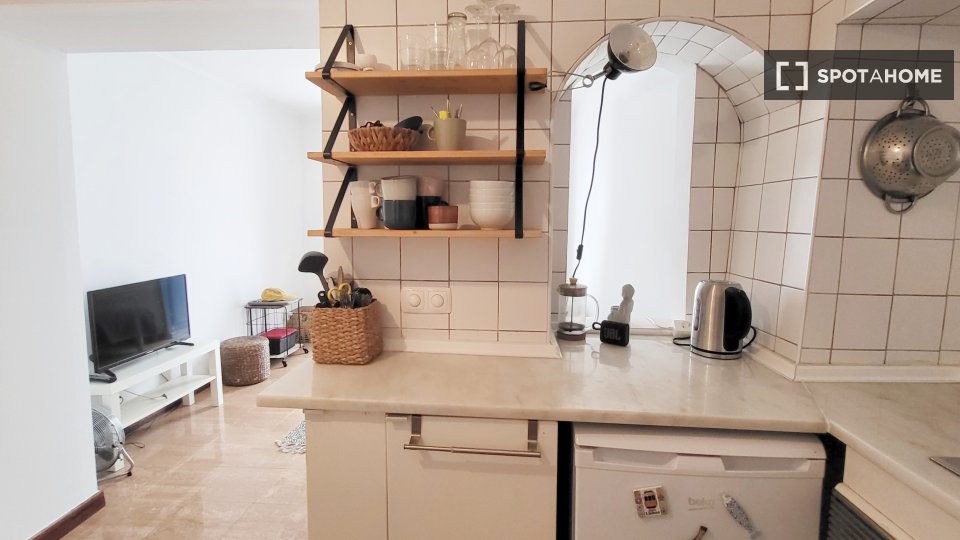 Apartment Lisbon, 2 beds, 53m² — photo 4