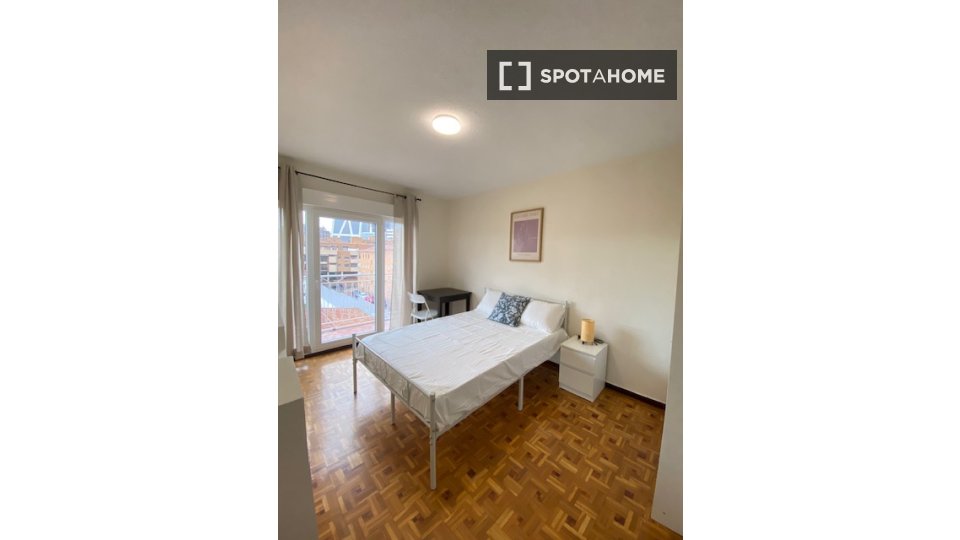 Double room Madrid, 3 beds — photo 15