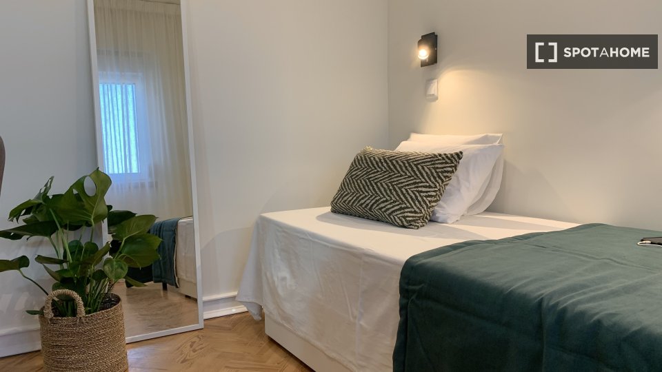 Double room Lisbon, 4 beds, 80m² — photo 2