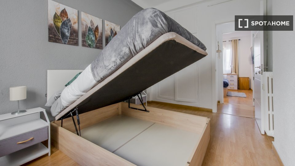 Double room Madrid, 6 beds, 150m² — photo 6