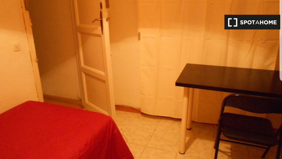 Double room Madrid, 7 beds, 125m² — photo 1