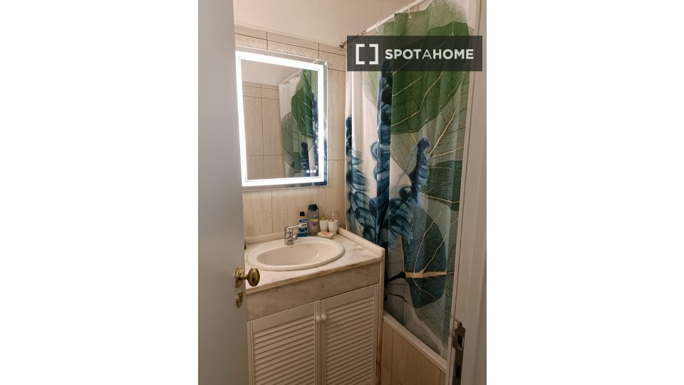 Double room Lisbon, 4 beds, 80m² — photo 3