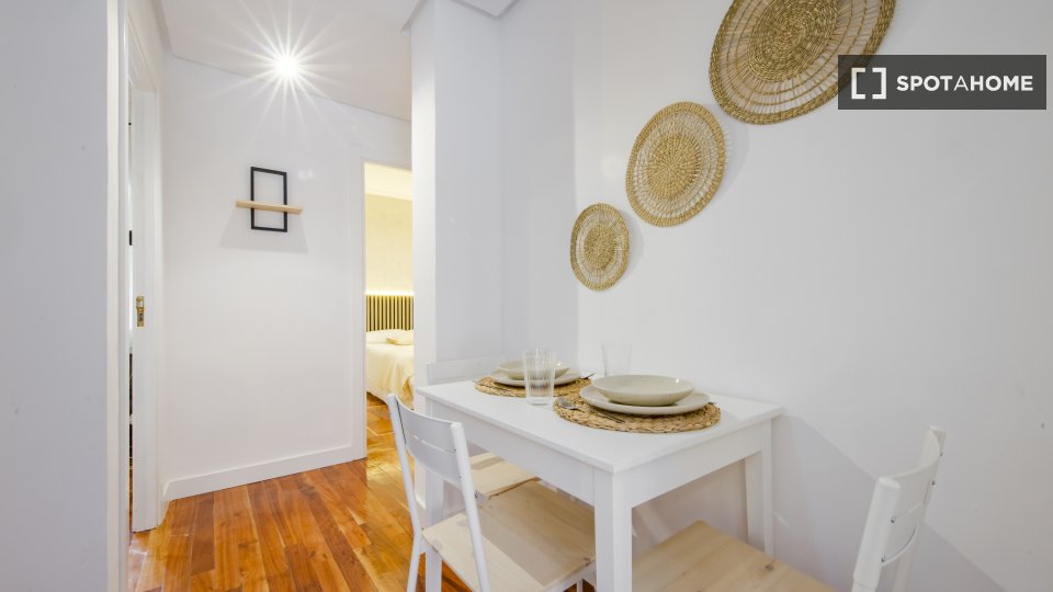 Double room Madrid, 6 beds, 117m² — photo 15