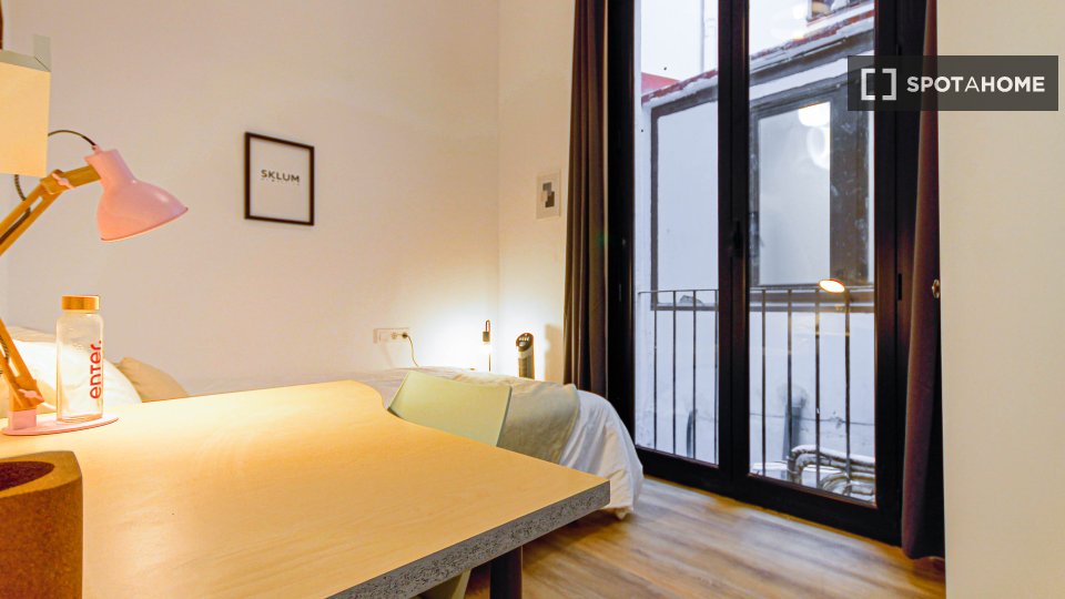 Double room Barcelona, 9 beds — photo 15