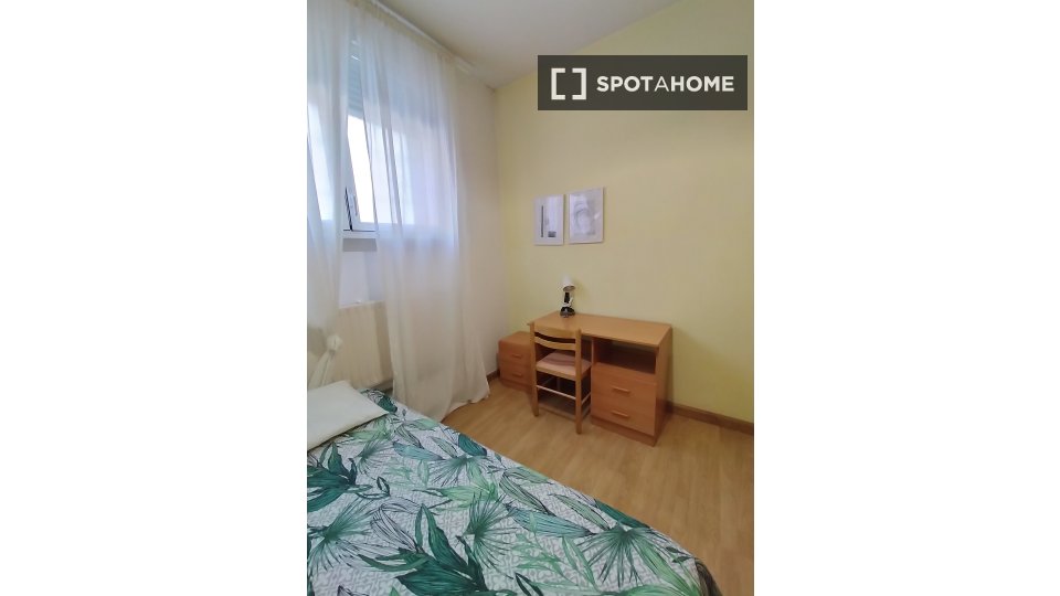 Double room Madrid, 7 beds, 90m² — photo 14