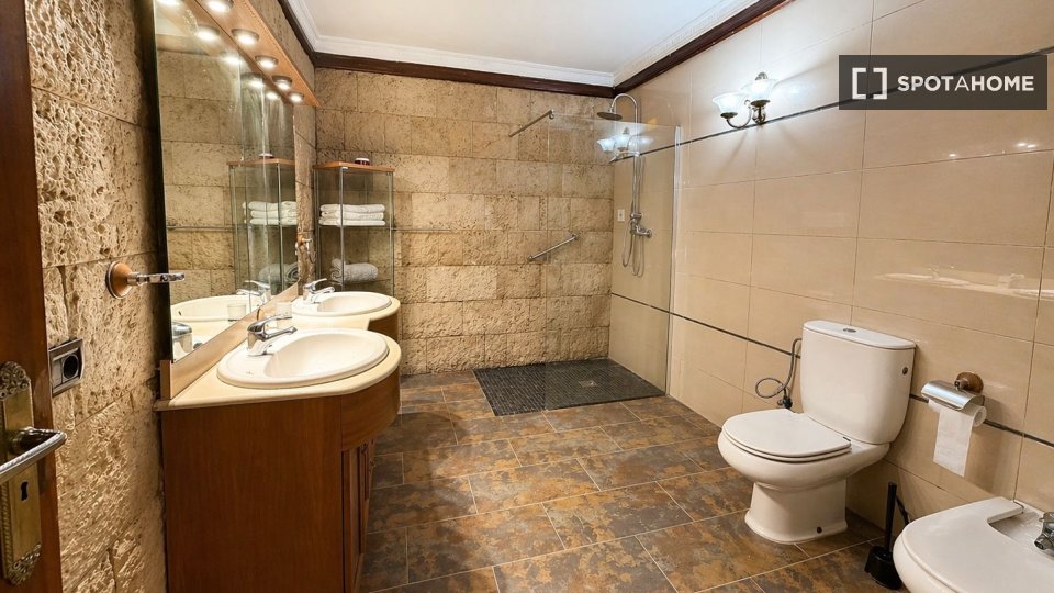 Apartment Santa_Cruz_De_Tenerife, 4 beds, 400m² — photo 19