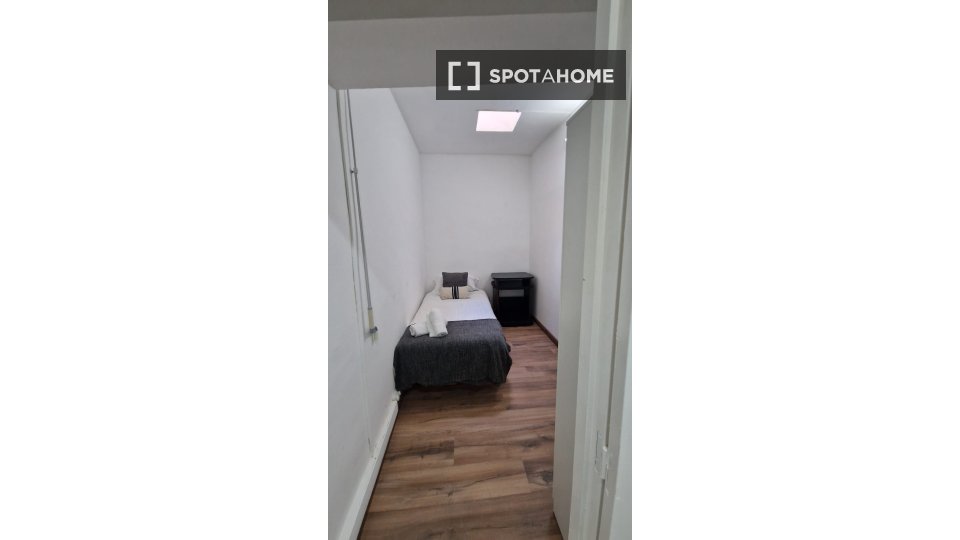 Apartment Barcelona, 5 beds, 110m² — photo 10
