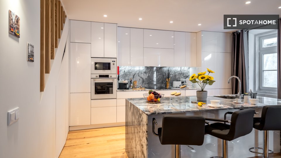 Apartment Lisbon, 2 beds, 126m² — photo 19