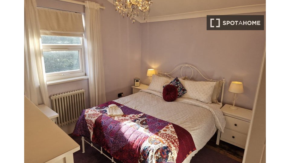 Double room London, 3 beds — photo 2