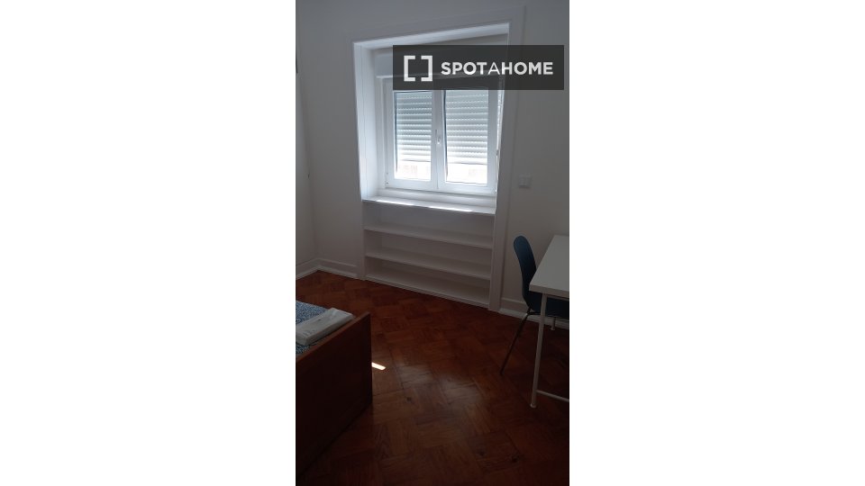 Double room Lisbon, 5 beds, 130m² — photo 8