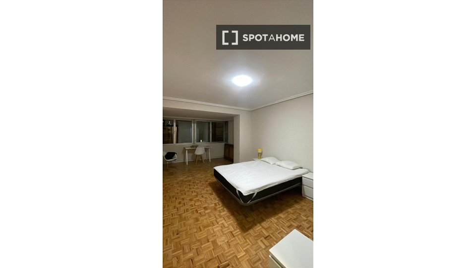 Double room Madrid, 7 beds, 170m² — photo 11