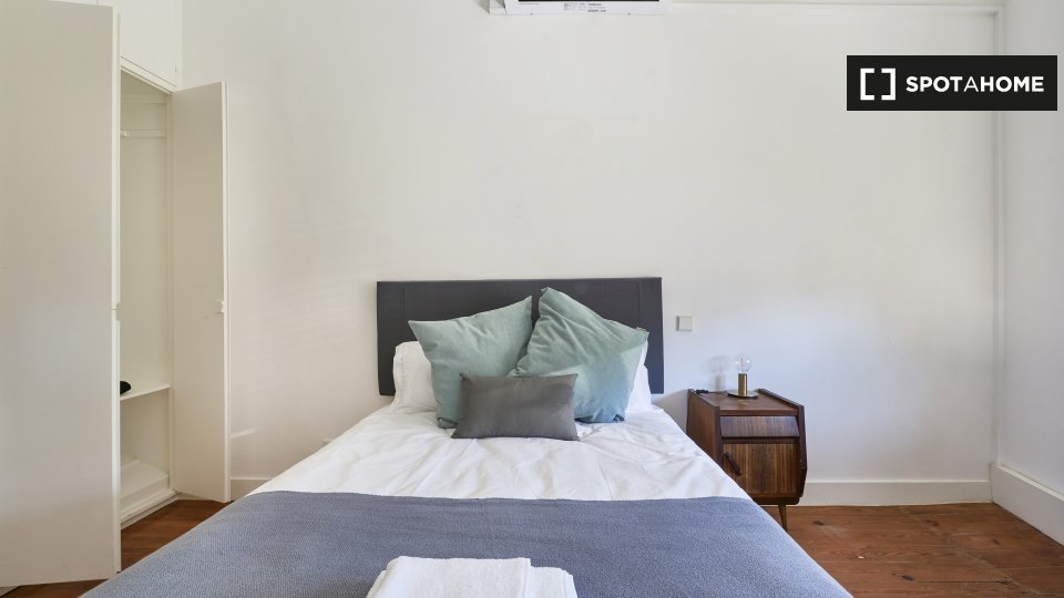 Double room Lisbon, 6 beds — photo 4