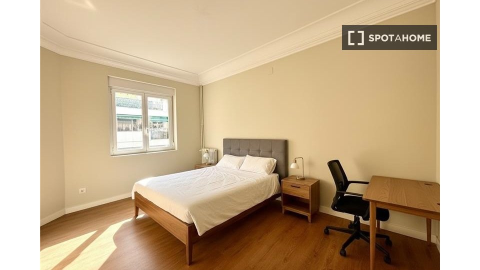 Double room Madrid, 7 beds, 180m² — photo 11