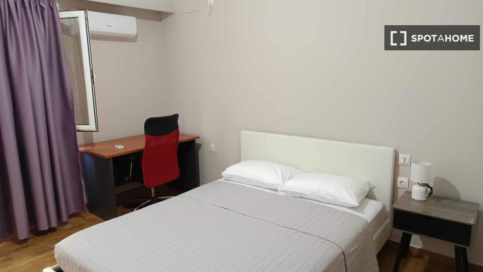 Double room Athens, 5 beds, 121m² — photo 2