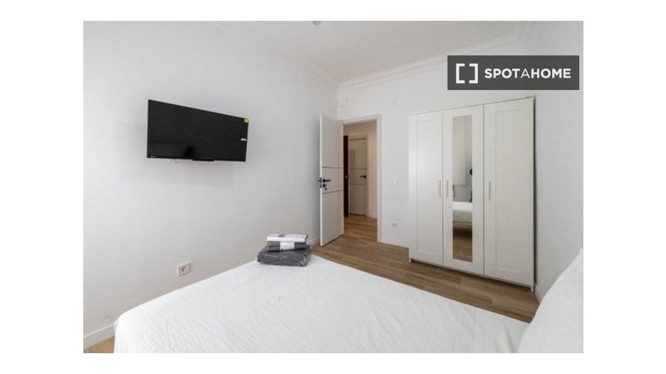 Double room Barcelona, 5 beds, 128m² — photo 27
