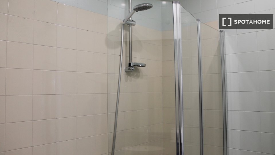 Apartment Lisbon, 2 beds, 106m² — photo 4