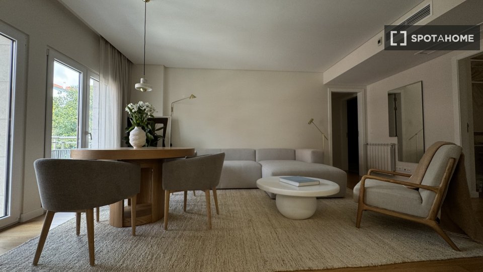 Apartment Lisbon, 2 beds, 99m² — photo 11