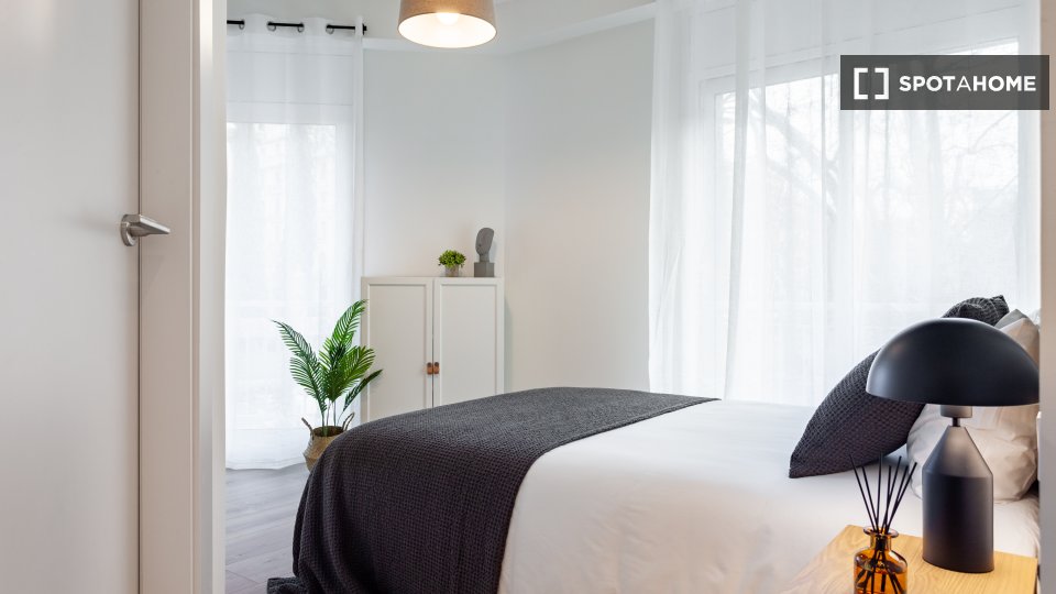 Double room Barcelona, 12 beds, 360m² — photo 19