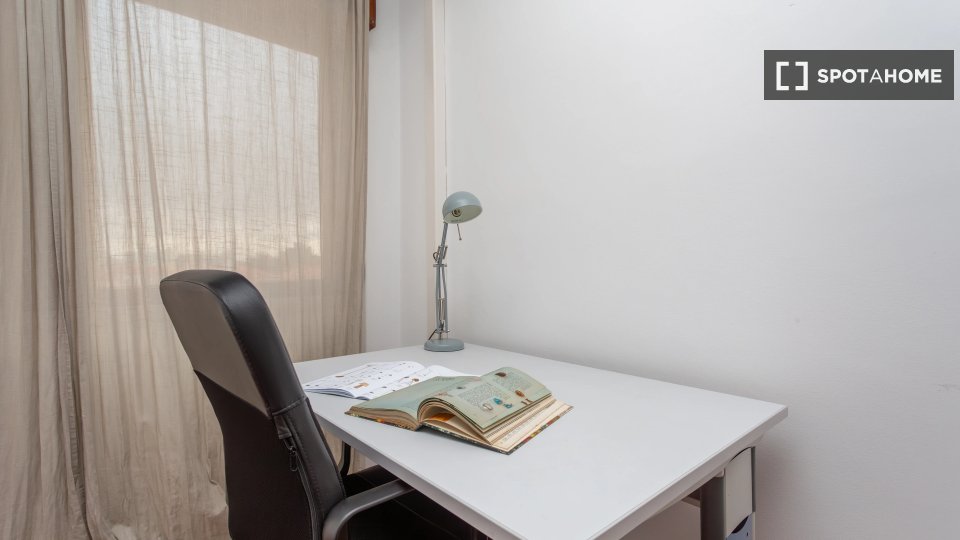 Double room Lisbon, 4 beds — photo 6