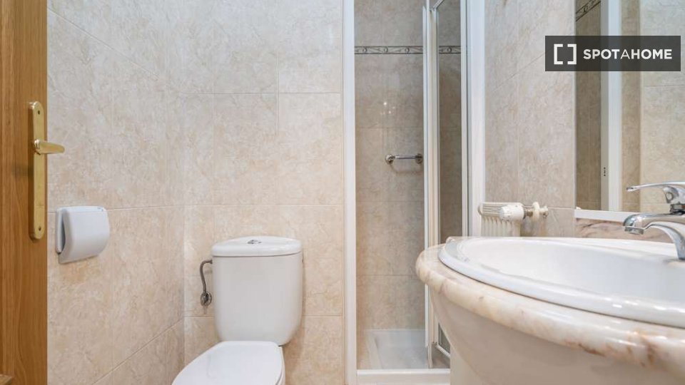 Double room Madrid, 4 beds — photo 26